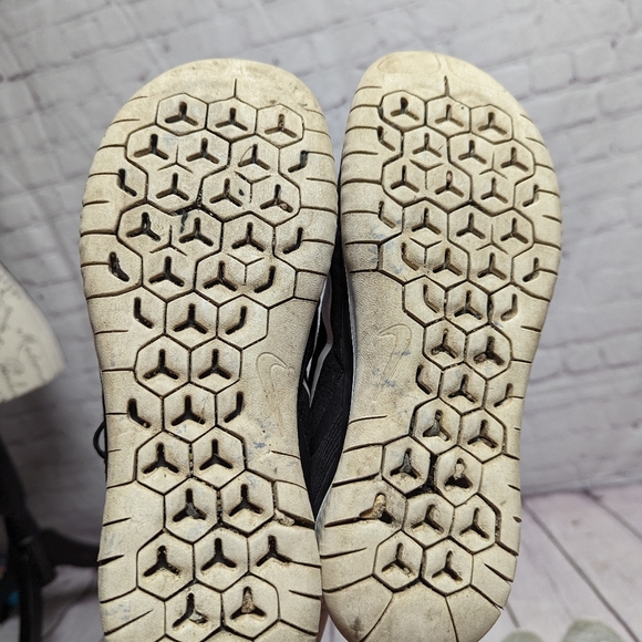 Nike and Adidas athletic shoe lot. Size 8 - Picture 7 of 10